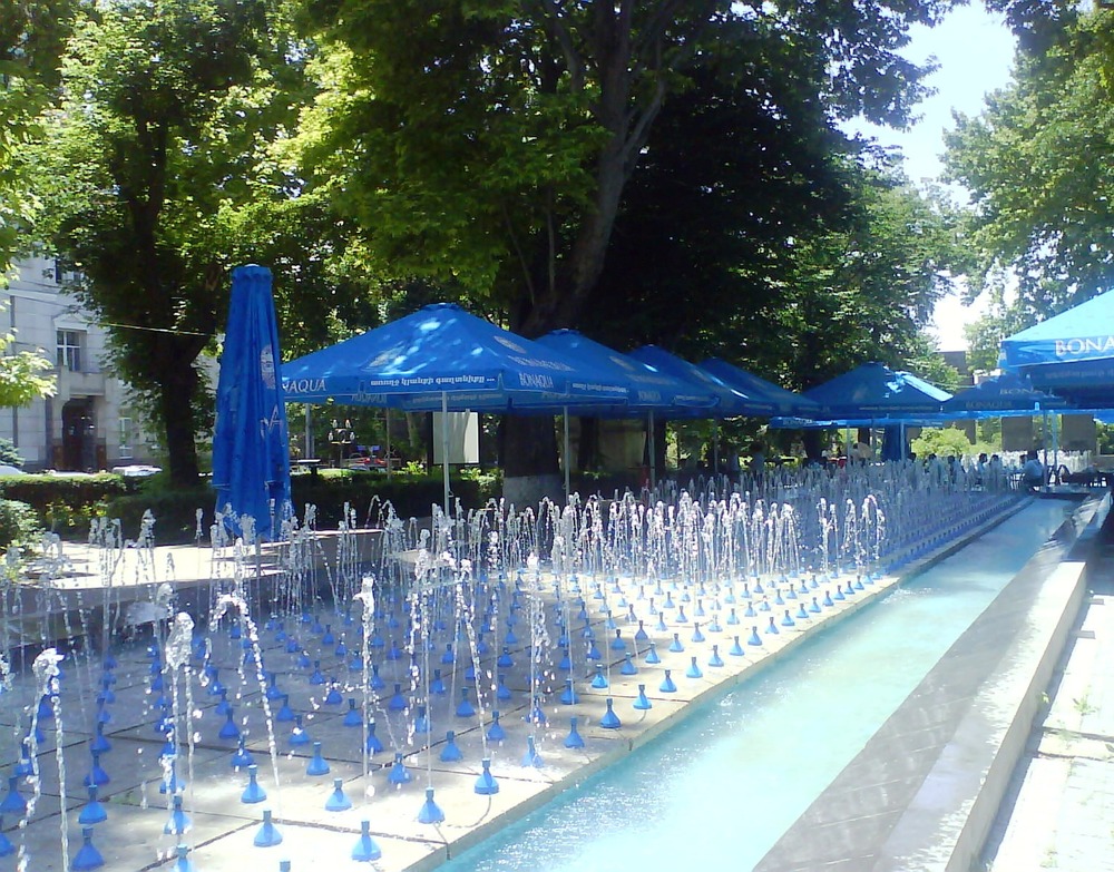 2850 small fountains